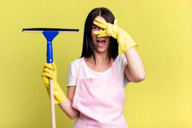 Şok olmuş, korkmuş ya da dehşete düşmüş gibi görünüyorlardı. Pencere temizleme kavramı