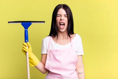 Saldırgan bir şekilde bağırıyordu, çok sinirli görünüyordu. Pencere temizleme kavramı