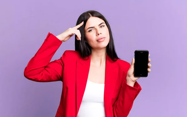 Junge Hübsche Geschäftsfrau Mit Ihrem Smartphone — Stockfoto
