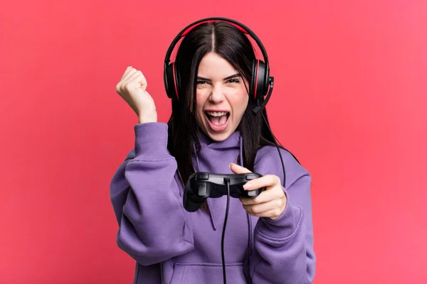 Joven Gamer Mujer Con Auricular Contoller —  Fotos de Stock