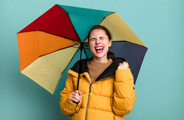 Giovane Donna Carina Adulta Con Ombrello Pioggia Inverno Freddo Concetto — Foto Stock