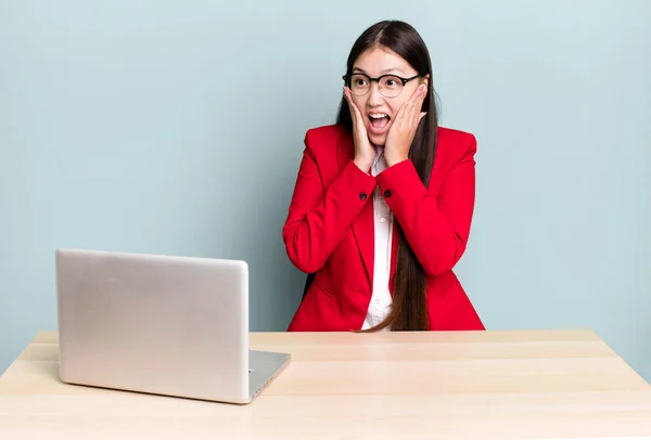 Pretty Asian Woman Feeling Happy Excited Surprised Business Desk Concept — Stock Photo, Image