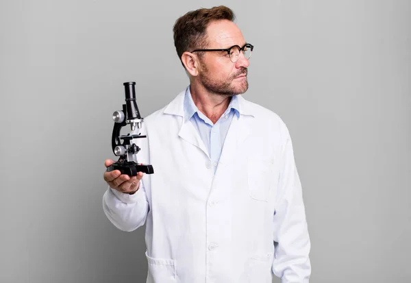 Middle Age Man Profile View Thinking Imagining Daydreaming Scientist Concept — Stock Photo, Image