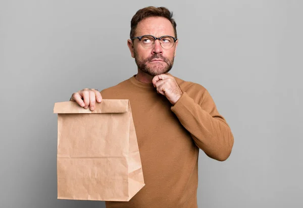 Middle Age Man Thinking Feeling Doubtful Confused Take Away Paper — Stock Photo, Image