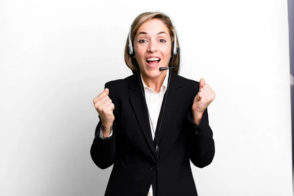 Pretty Blonde Woman Feeling Shocked Laughing Celebrating Success Telemarketing Concept — 图库照片