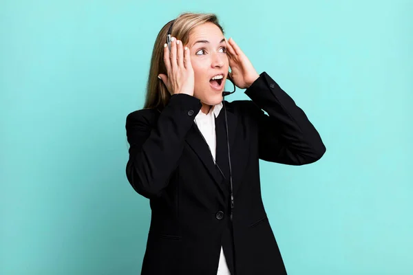 Pretty Blonde Woman Feeling Happy Excited Surprised Telemarketing Concept — 图库照片