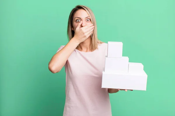 Pretty Blonde Woman Covering Mouth Hands Shocked Set Blank Packagings — 图库照片