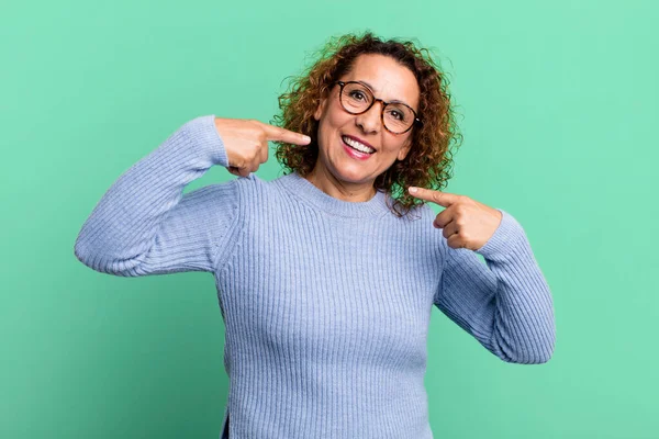 Middle Age Hispanic Woman Smiling Confidently Pointing Own Broad Smile — Stock Photo, Image