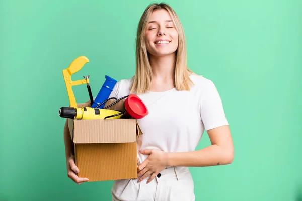 Young Pretty Woman Laughing Out Loud Some Hilarious Joke Toolbox — Stock Photo, Image