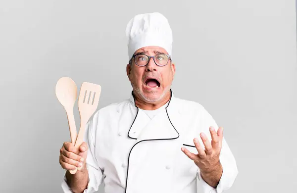 Uomo Anziano Mezza Età Che Sembra Disperato Frustrato Stressato Chef — Foto Stock