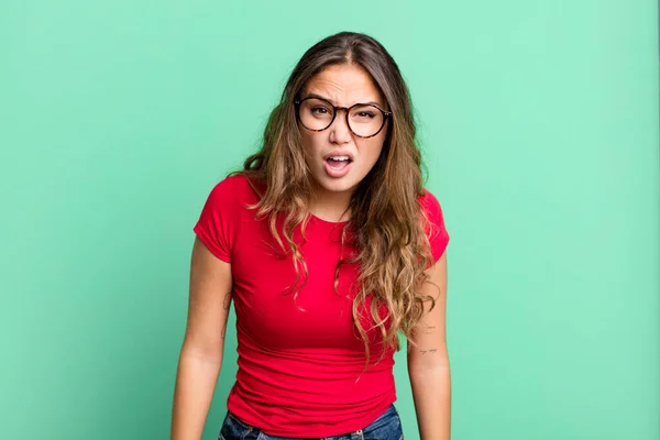 Young Pretty Woman Looking Shocked Angry Annoyed Disappointed Open Mouthed — Stock Photo, Image