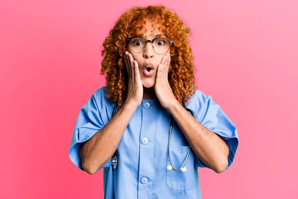 Red Hair Pretty Woman Feeling Shocked Scared Nurse Concept — Stock Photo, Image