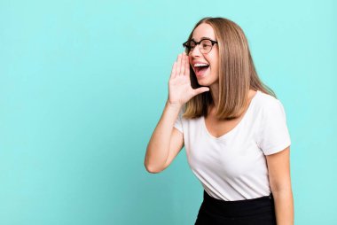 pretty blonde woman presenting a concept with a copy space