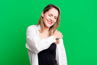 Yorgun, stresli, endişeli, hayal kırıklığına uğramış ve depresyonda, sırtı ya da boynu ağrıyan