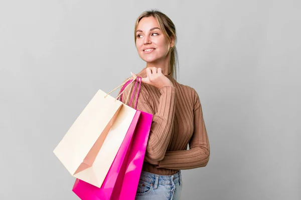 Pretty Caucasian Woman Shopping Bags — Stockfoto