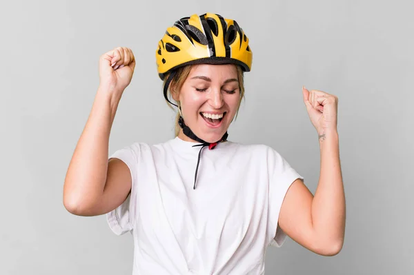 Pretty Caucasian Woman Bycicle Helmet — Photo