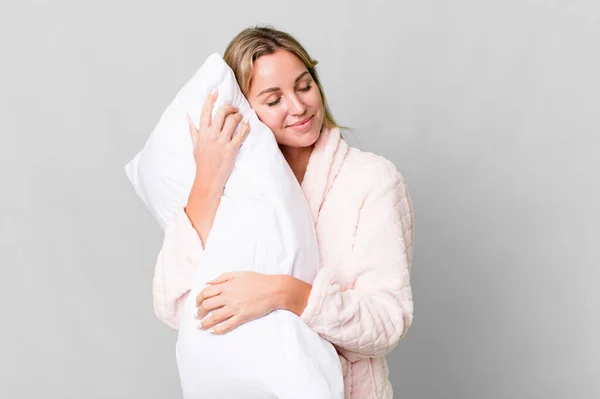 Pretty Caucasian Woman Wearing Night Wear Pillow — Stock Photo, Image
