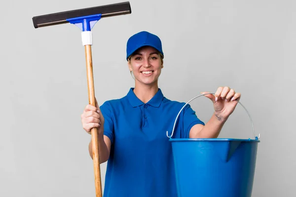 Pretty Caucasian Windows Washer Worker Woman — Stockfoto
