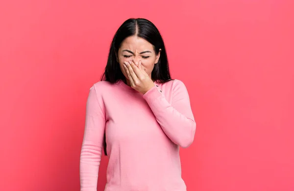 Pretty Latin Woman Feeling Disgusted Holding Nose Avoid Smelling Foul — Foto de Stock