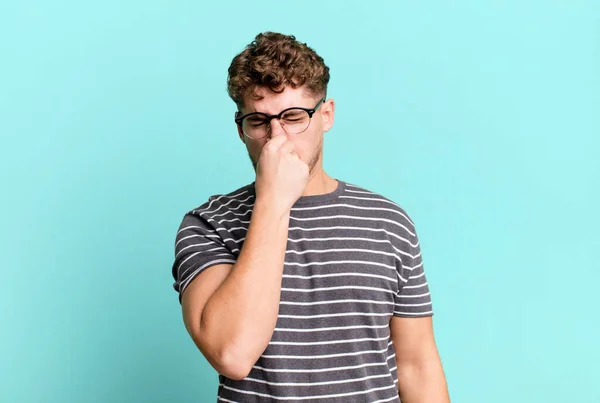Young Adult Caucasian Man Feeling Disgusted Holding Nose Avoid Smelling — Foto Stock