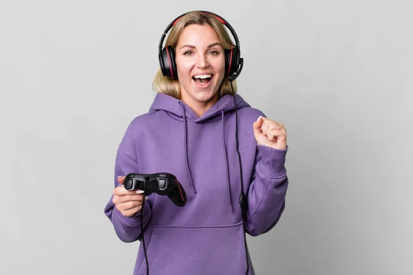 Caucasian Blonde Woman Feeling Shocked Laughing Celebrating Success Gamer Concept — Foto Stock