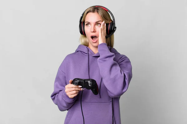 Caucasian Blonde Woman Feeling Happy Excited Surprised Gamer Concept — Foto Stock