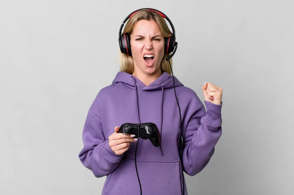 Caucasian Blonde Woman Shouting Aggressively Angry Expression Gamer Concept — Foto Stock