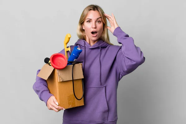 Caucasian Blonde Woman Looking Happy Astonished Surprised Housekeeper Concept — Foto Stock