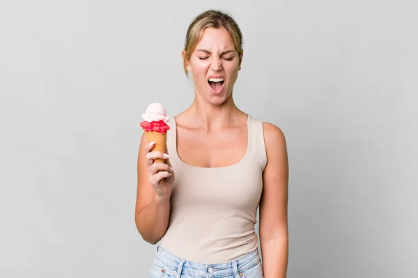 Caucasian Blonde Woman Shouting Aggressively Looking Very Angry Ice Cream — Zdjęcie stockowe