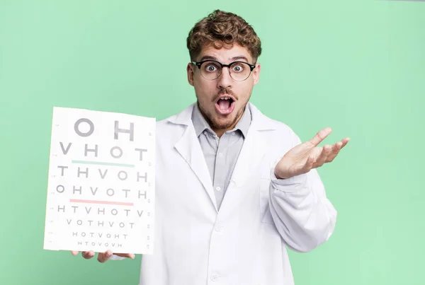 Young Adult Caucasian Man Feeling Extremely Shocked Surprised Optical Vision — Stockfoto