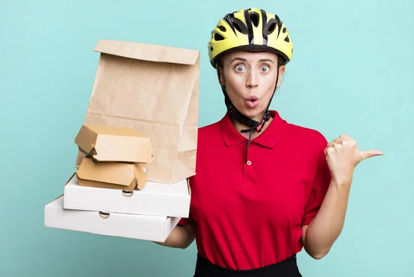 Looking Astonished Disbelief Fast Food Delivery Take Away — Φωτογραφία Αρχείου