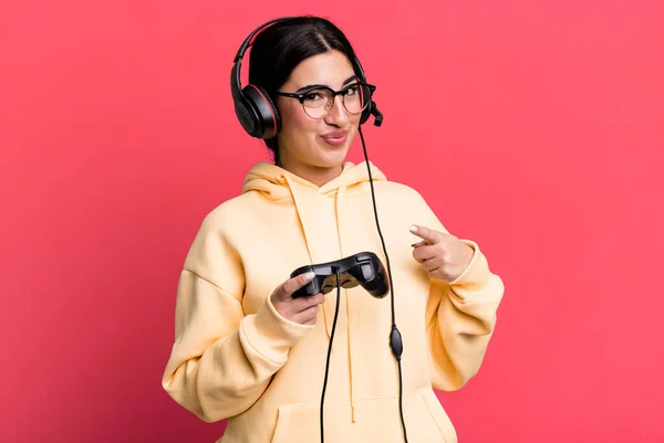 Smiling Cheerfully Feeling Happy Pointing Side Gamer Concept — Foto Stock