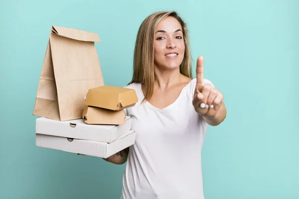 Pretty Blonde Woman Smiling Proudly Confidently Making Number One Delivery — Stockfoto