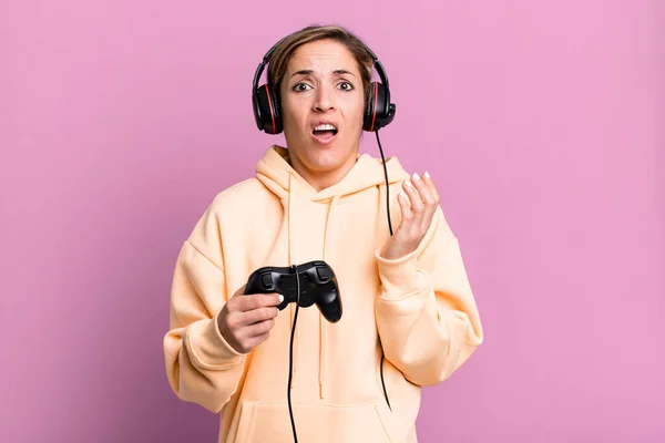 Pretty Blonde Woman Looking Desperate Frustrated Stressed Gamer Headset Controller — Foto Stock