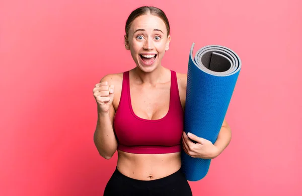 Caucasian Pretty Woman Feeling Shocked Laughing Celebrating Success Fitness Yoga —  Fotos de Stock