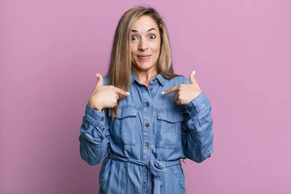 Blonde Adult Woman Feeling Happy Surprised Proud Pointing Self Excited — Stockfoto