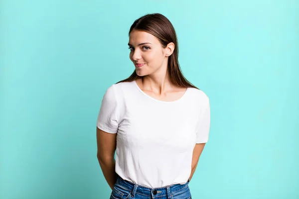 Pretty Young Adult Woman Looking Proud Confident Cool Cheeky Arrogant — Stock Photo, Image
