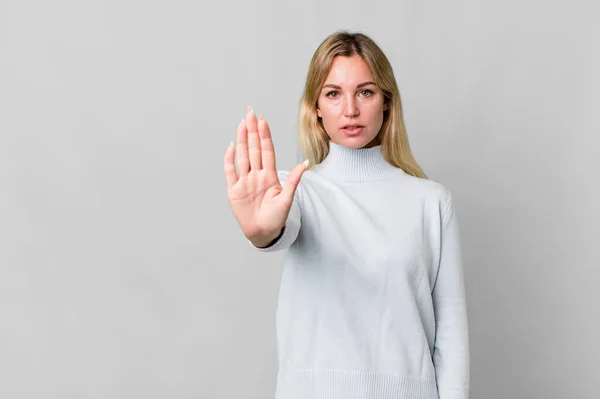 Caucasian Blonde Woman Looking Serious Showing Open Palm Making Stop — Stockfoto
