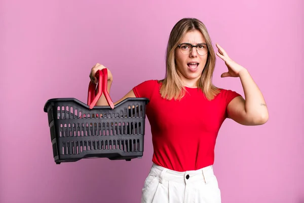 Young Pretty Woman Screaming Hands Air Empty Shopping Basket Concept —  Fotos de Stock