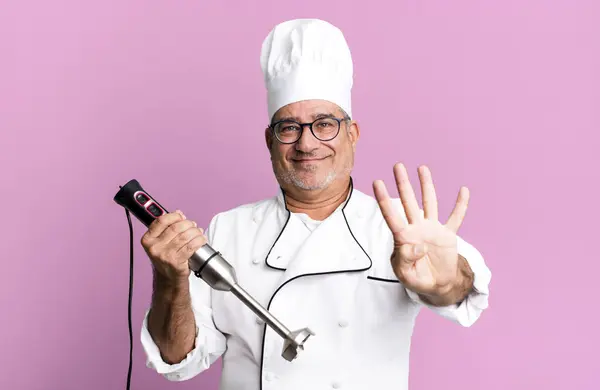 Uomo Anziano Mezza Età Sorridente Amichevole Mostrando Numero Quattro Chef — Foto Stock
