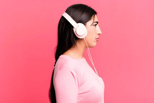 Profile View Thinking Imagining Daydreaming Listening Music Headphones — Stockfoto