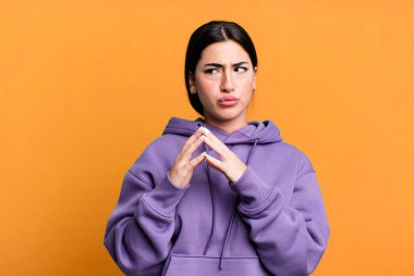 Entrikalar, komplolar, hilekârlıklar, aldatmalar, kurnazlıklar ve ihanetler.