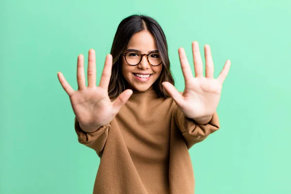 Hispanic Pretty Woman Smiling Looking Friendly Showing Number Ten Tenth — Stock Photo, Image