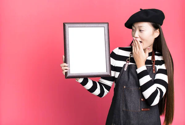 Young Adult Pretty Asian Woman Beret Empty Picture Frame — Foto de Stock
