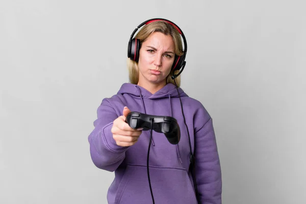 Pretty Caucasian Woman Playing Computer Game Headset Controller — Stok fotoğraf