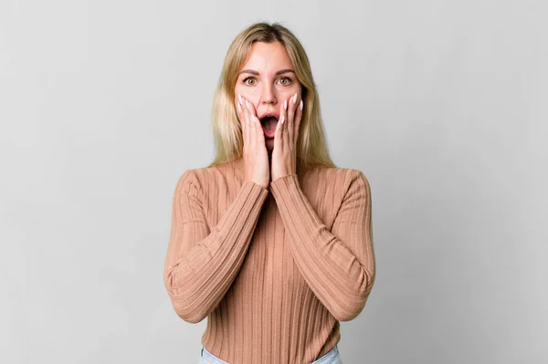 Caucasian Blonde Woman Feeling Shocked Scared — Stockfoto