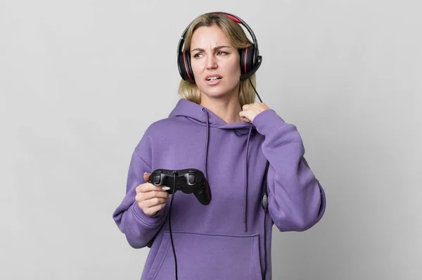 Caucasian Blonde Woman Feeling Stressed Anxious Tired Frustrated Gamer Concept — ストック写真