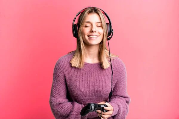 Young Pretty Woman Laughing Out Loud Some Hilarious Joke Gamer — Fotografia de Stock