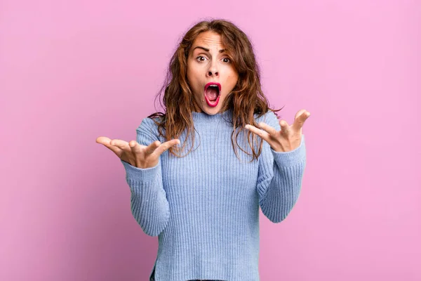 Young Pretty Woman Feeling Extremely Shocked Surprised Anxious Panicking Stressed — Stock Photo, Image