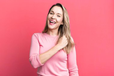 Mutlu, pozitif ve başarılı hissetmek, bir meydan okumayla karşılaştığında motive olmak ya da iyi sonuçları kutlamak